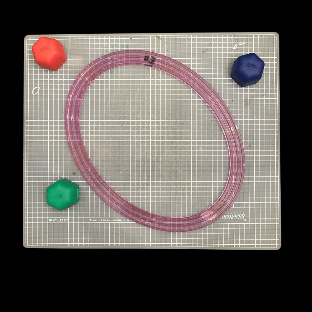 Creative Memories Custom Cutting System 8x10 Oval Pattern Set